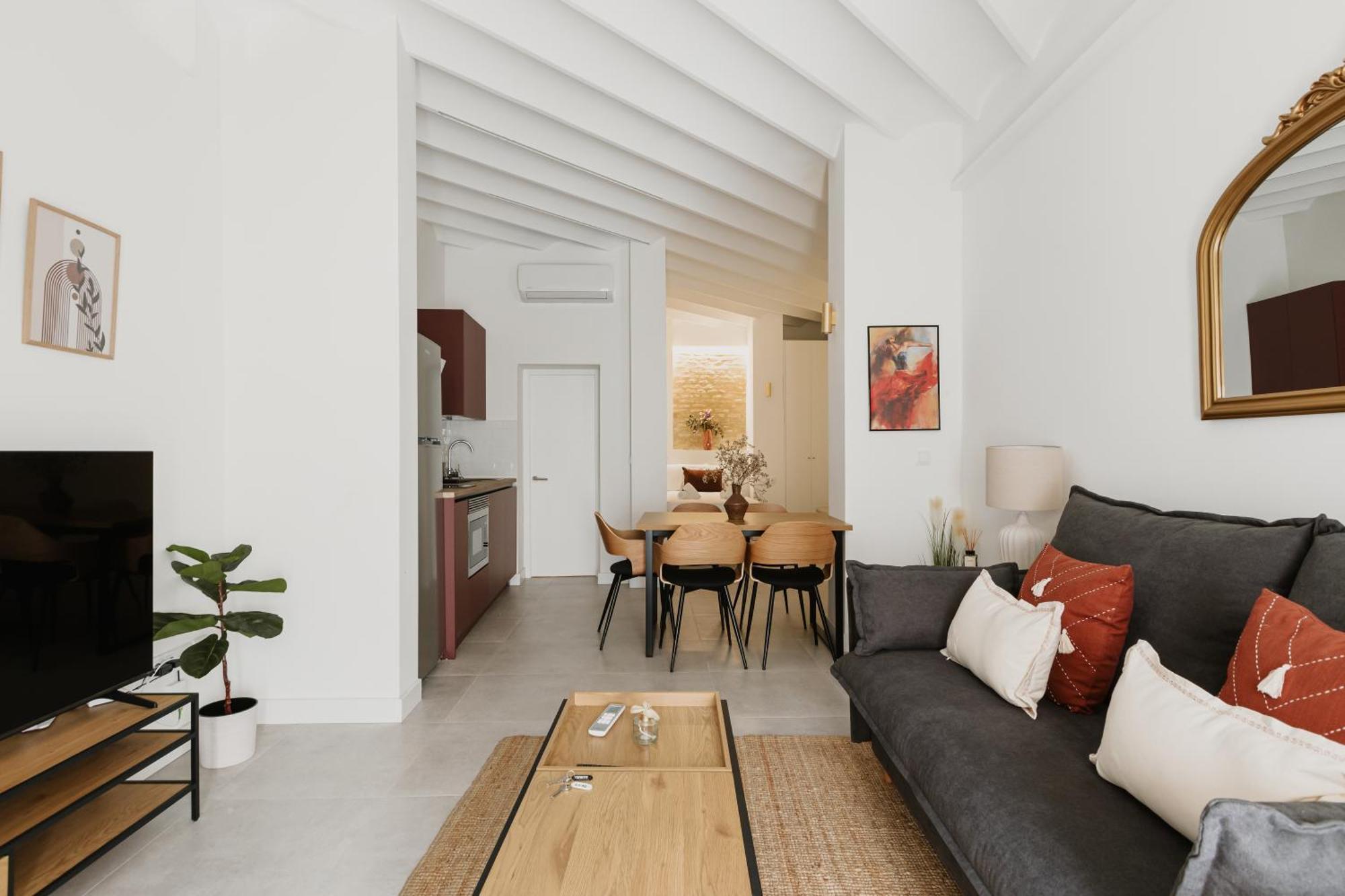 New - Family Next To Duenas Palace *