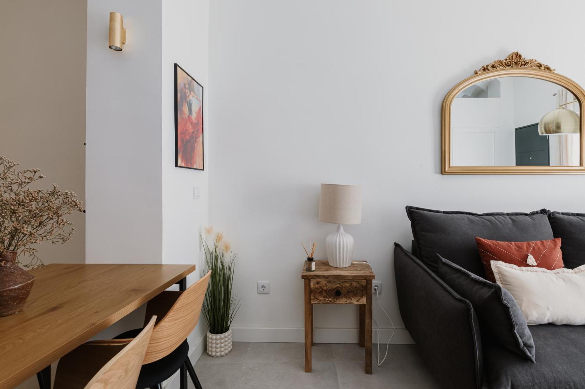 New - Family Next To Duenas Palace *