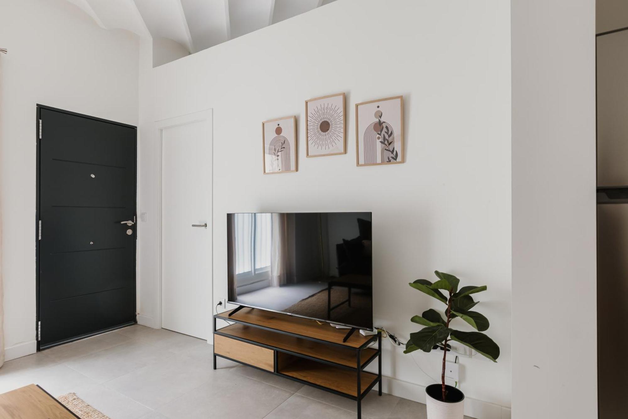 New - Family Next To Duenas Palace *