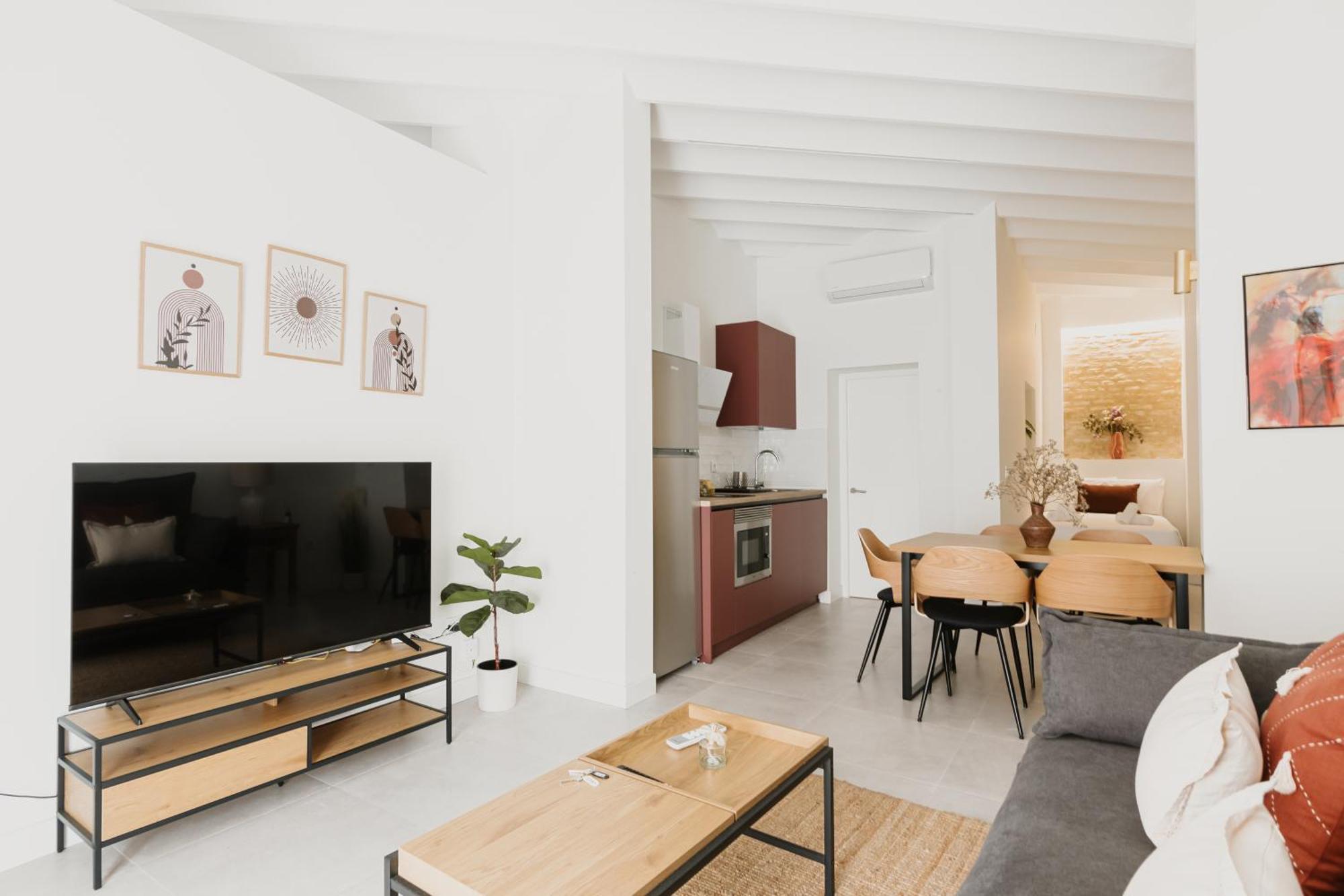 New - Family Next To Duenas Palace Séville