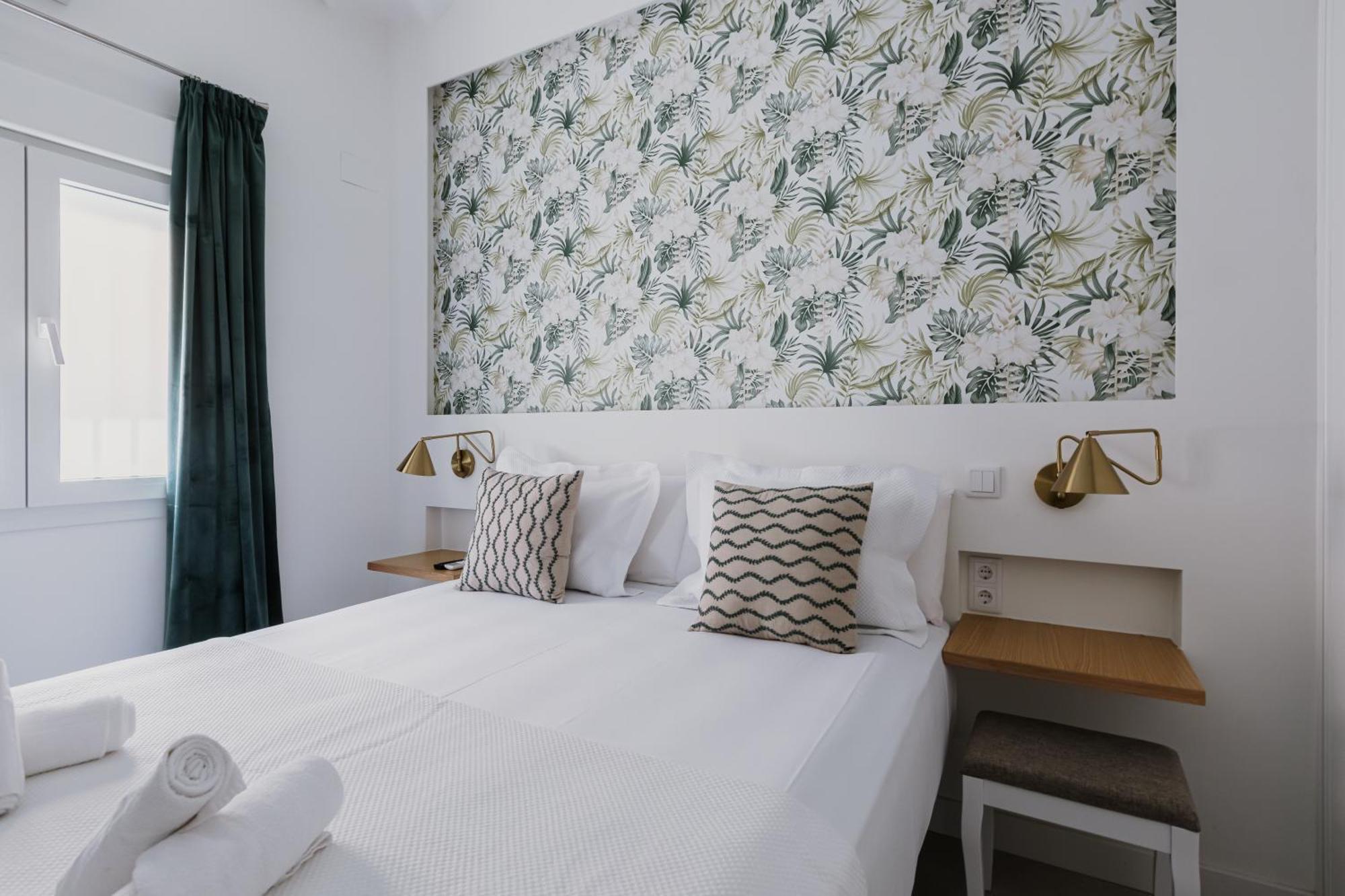 New - Family Next To Duenas Palace *